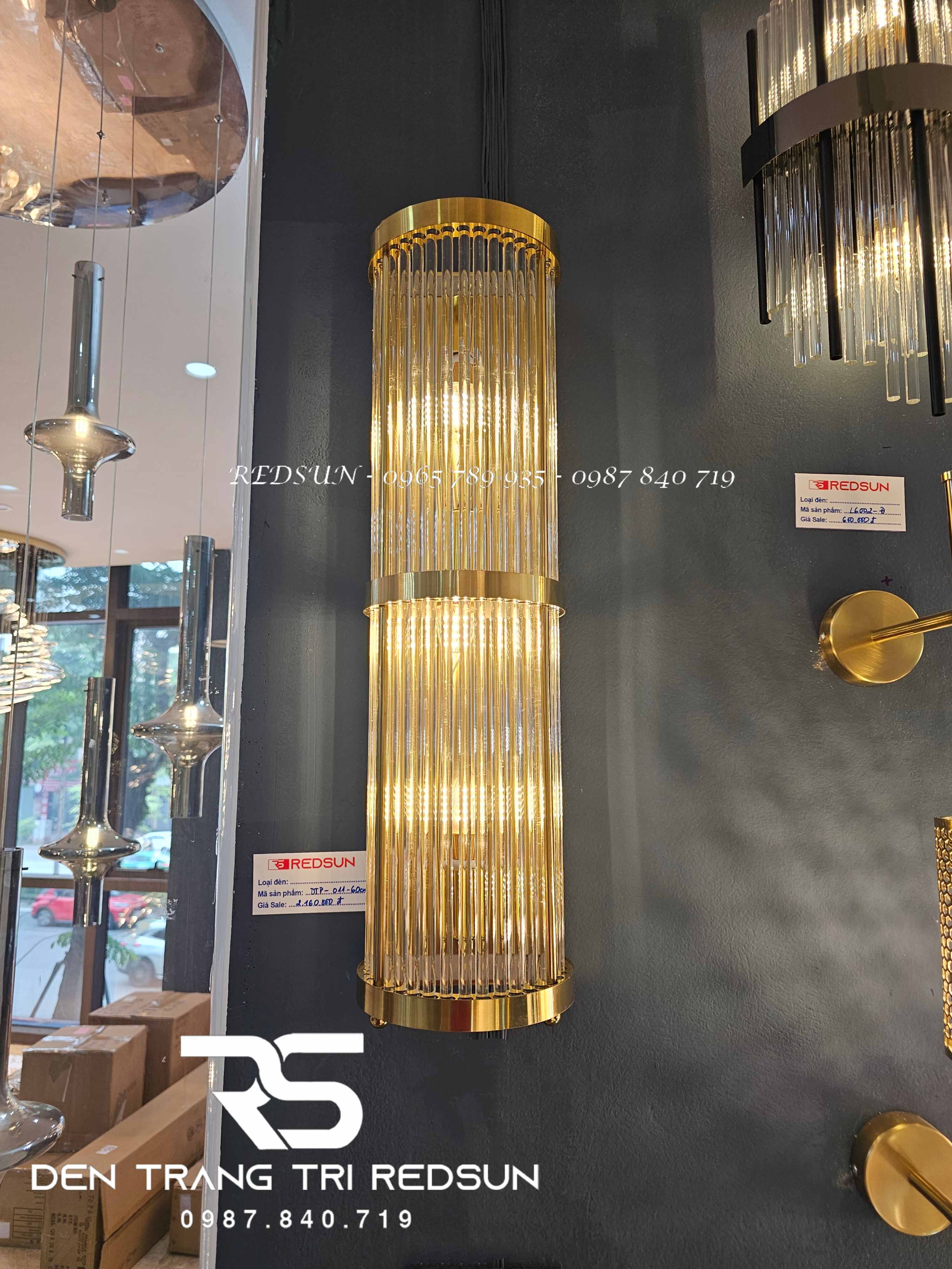 den-tuong-trang-tri-phong-khach-phong-ngu-cau-thang-phong-cach-bac-au-chat-lieu-pha-le-dtp-011