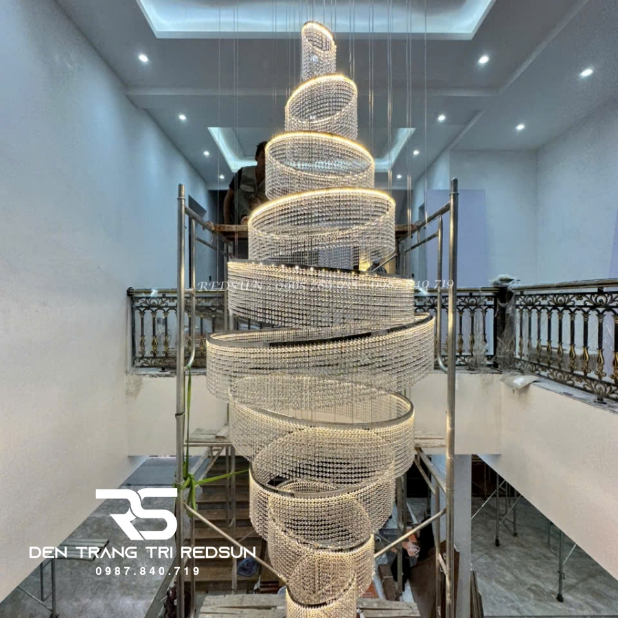 den-chum-pha-le-lap-thong-tang-sanh-khach-san-phong-cach-bac-au-hien-dai-dcp-014-1