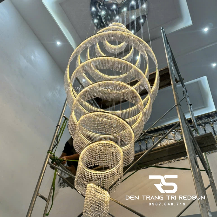 den-chum-pha-le-lap-thong-tang-sanh-khach-san-phong-cach-bac-au-hien-dai-dcp-014-1