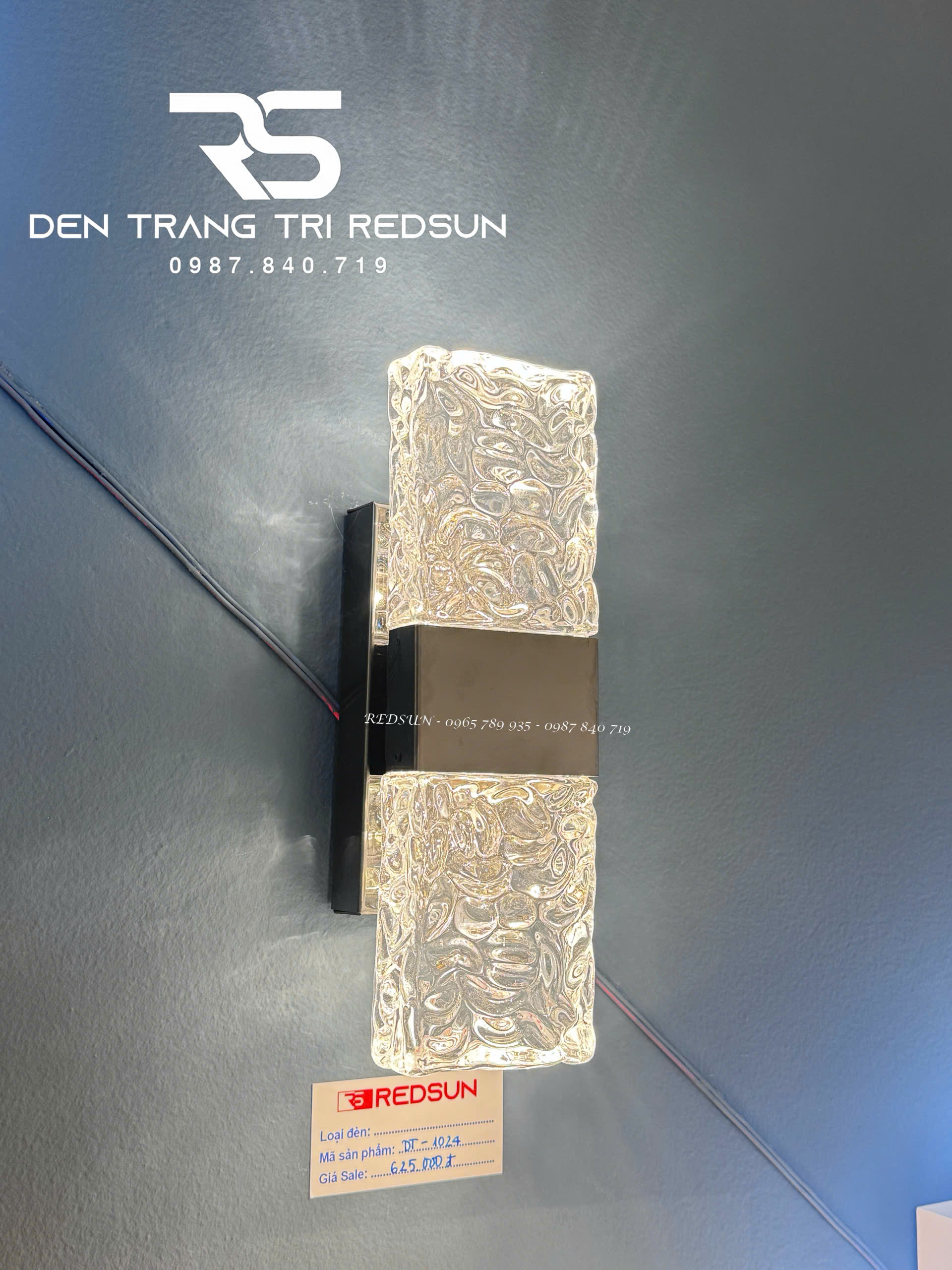 den-tuong-trang-tri-phong-khach-phong-ngu-cau-thang-phong-cach-bac-au-chat-lieu-pha-le-dt-1024