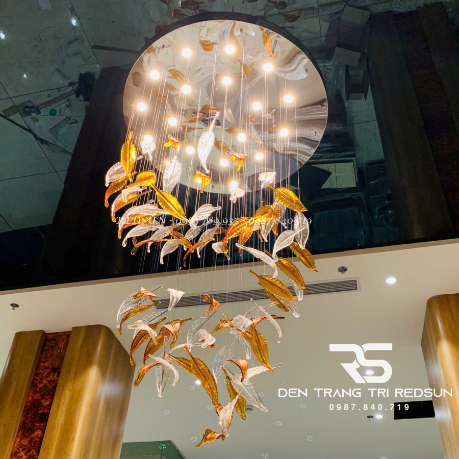 den-tha-hien-dai-long-vu-thuy-tinh-lap-phong-khach-sanh-cho-cau-thang-thong-tang-htk055