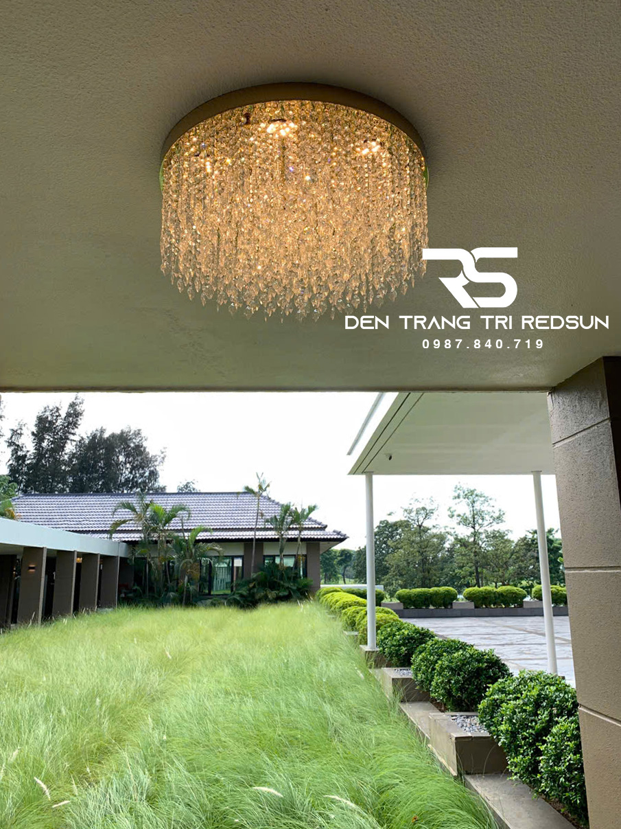 https://denredsun.com/den-mam-pha-le-op-tran-phong-khach-hien-dai-m9191
