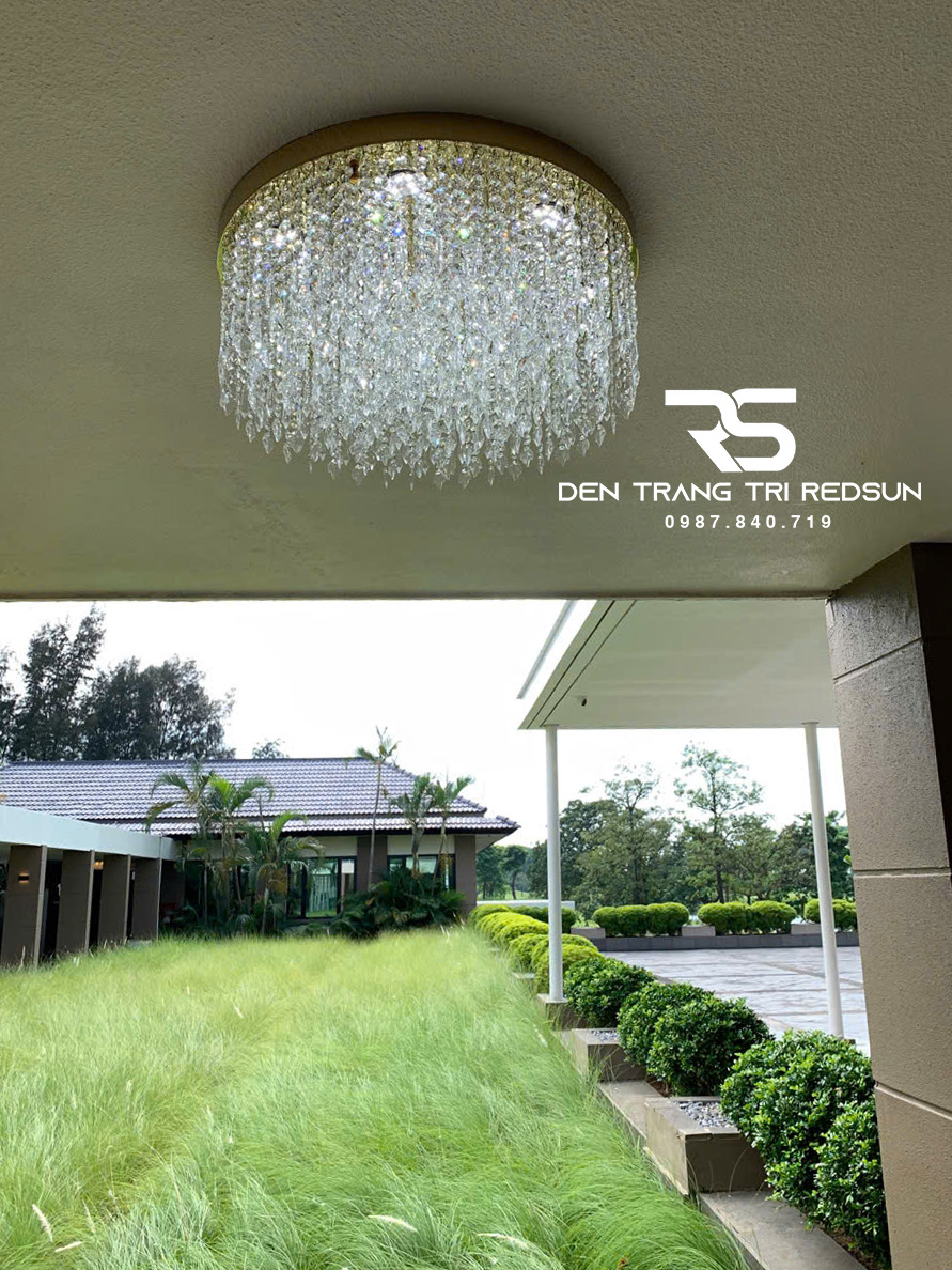 https://denredsun.com/den-mam-pha-le-op-tran-phong-khach-hien-dai-m9191