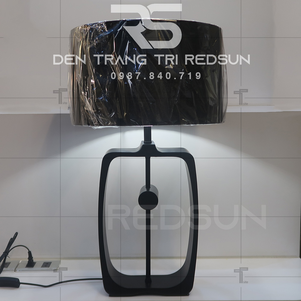 Đèn Bàn Hiện Đại Bắc Âu DB2042