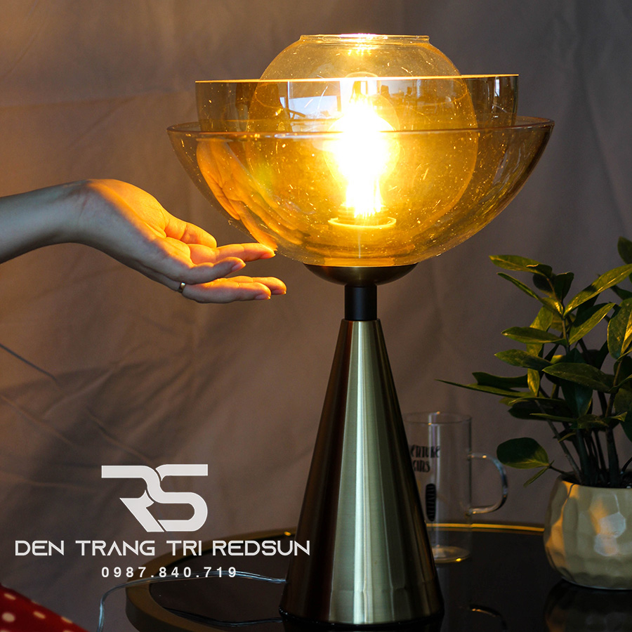 den-ban-hien-dai-db2029