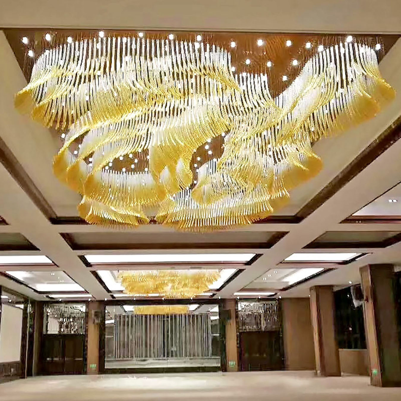 Đèn Chùm Sảnh Khách Sạn, Nhà Hàng, Phòng Tiệc Cao Cấp Phong Cách Hiện Đại Chất Liệu Thủy Tinh HTK-NK003