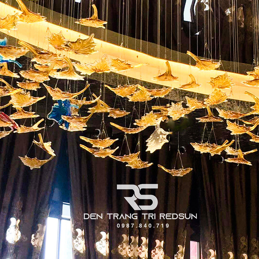 Đèn Thả Hiện Đại Lắp Phòng Khách, Sảnh Chờ, Cầu Thang Thông Tầng Lá Phong Chất Liệu Thuỷ Tinh HTK053