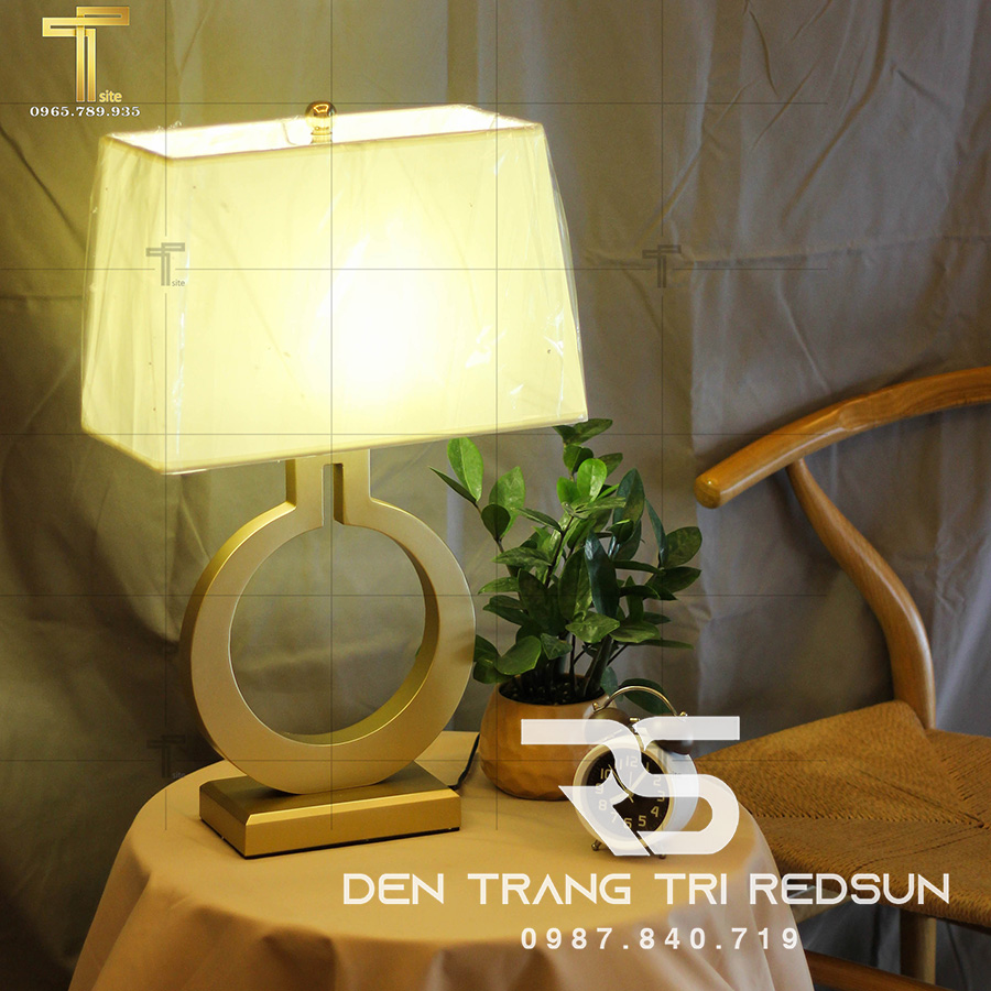 Đèn Bàn Hiện Đại Bắc Âu DB2068