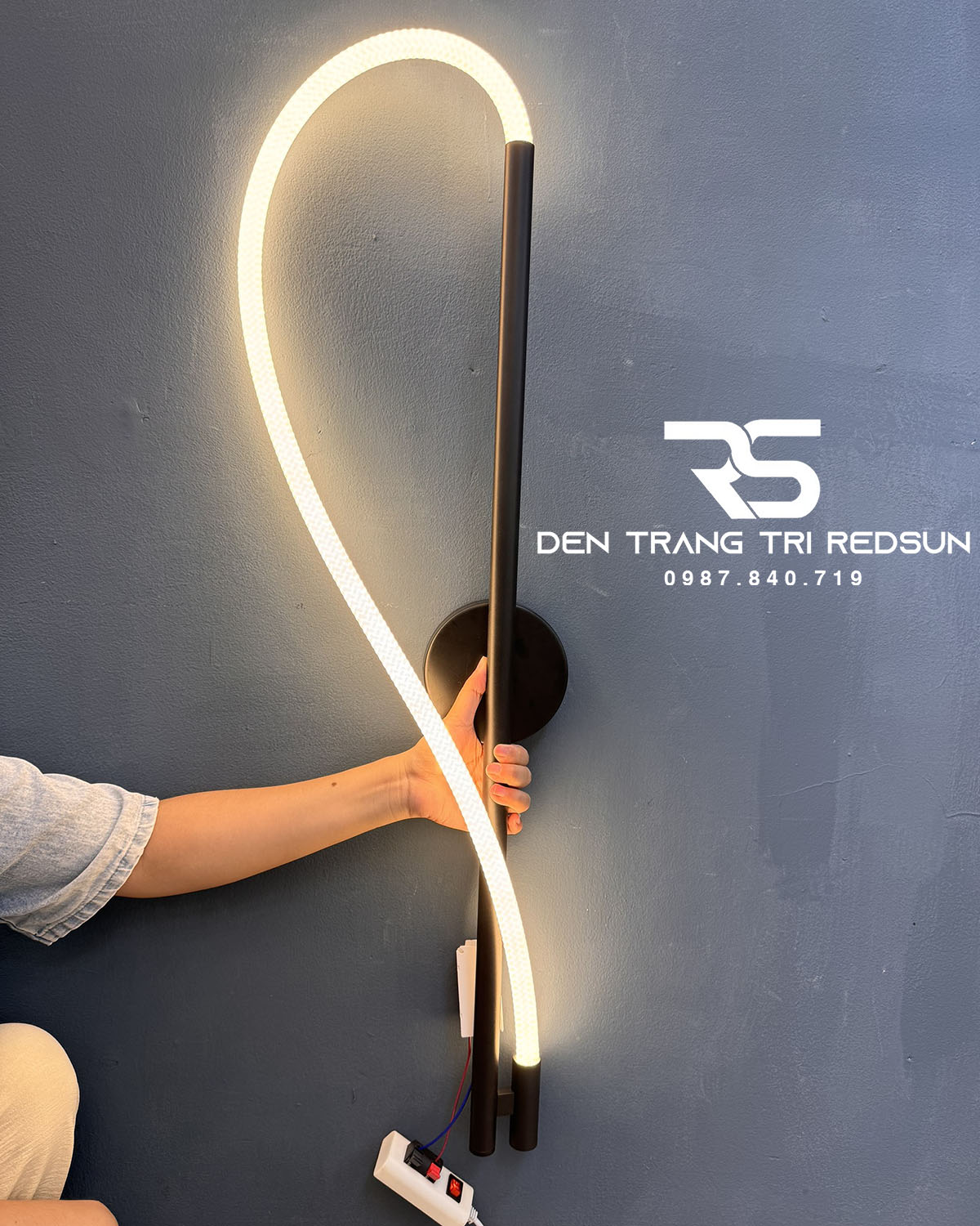 Đèn Tường Hiện Đại Trang Trí Phòng Khách, Phòng Ngủ, Cầu Thang Phong Cách Bắc Âu Thân Dài Ống LED Xoắn DT-125