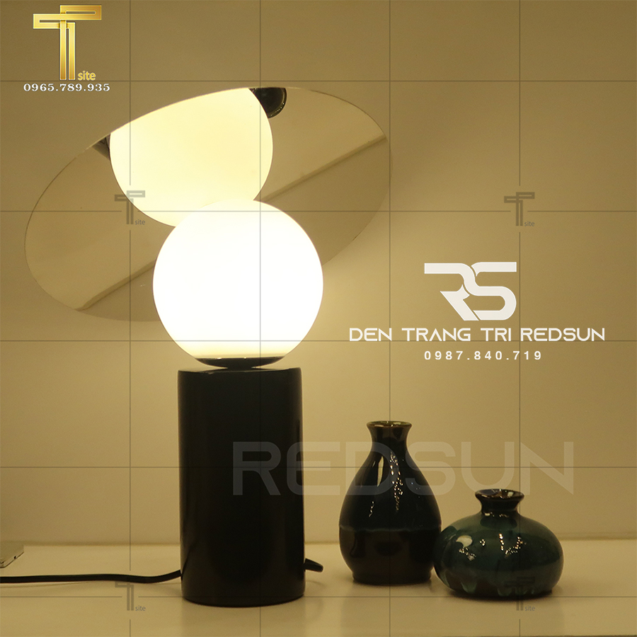 Đèn Bàn Hiện Đại Bắc Âu DB2081