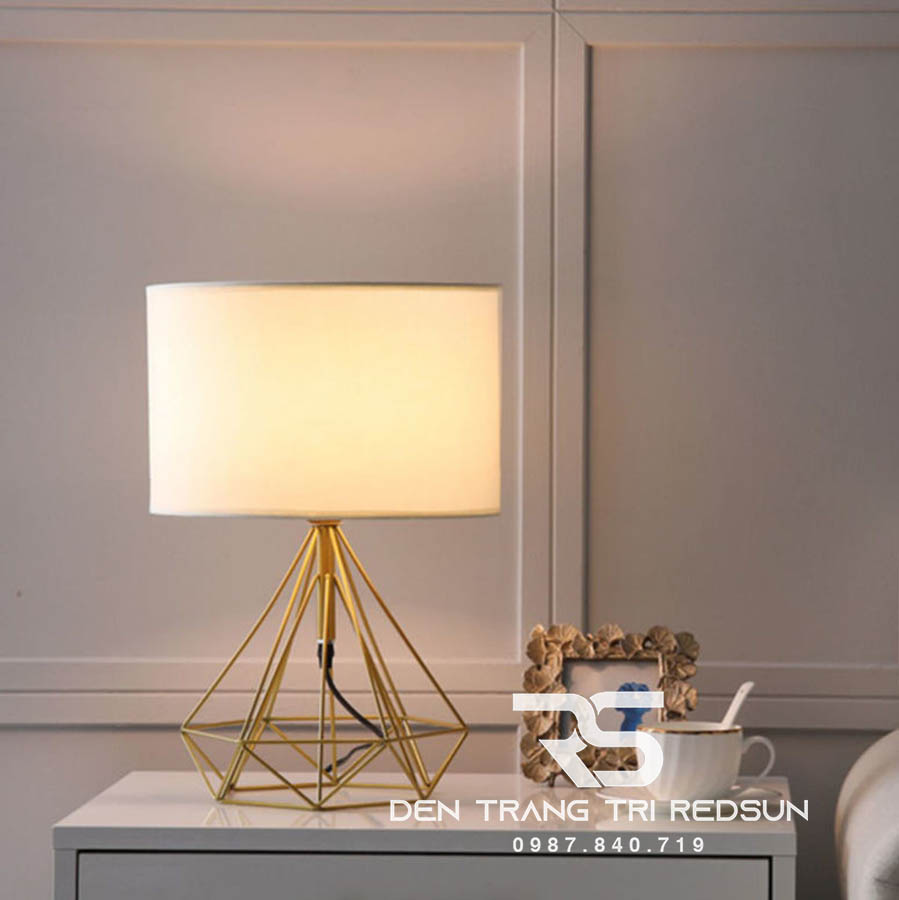 Đèn Bàn Hiện Đại Bắc Âu DB2071