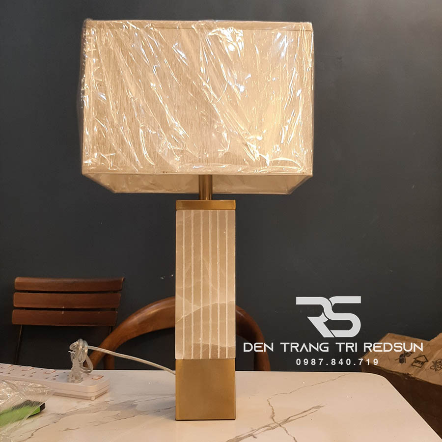 Đèn Bàn Hiện Đại Bắc Âu DB2082