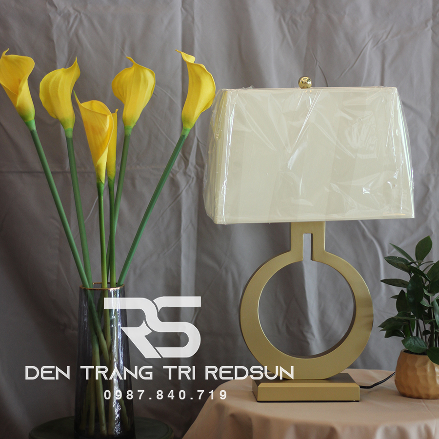 Đèn Bàn Hiện Đại Bắc Âu DB2068