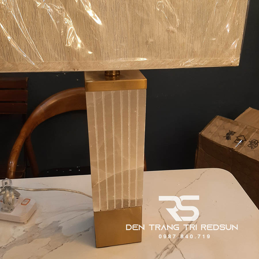 Đèn Bàn Hiện Đại Bắc Âu DB2082