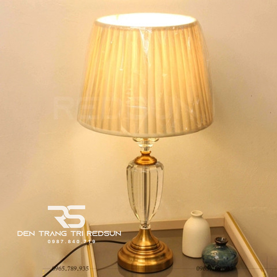 den-ban-hien-dai-db-c9982-1