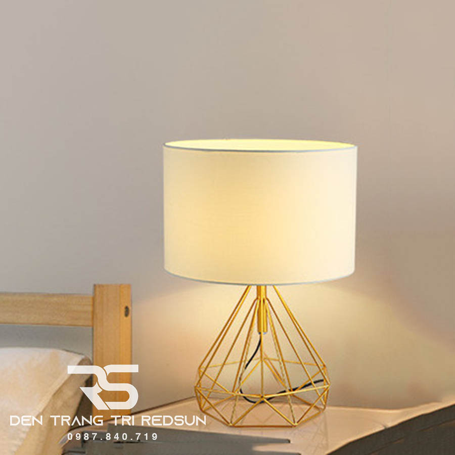 Đèn Bàn Hiện Đại Bắc Âu DB2071