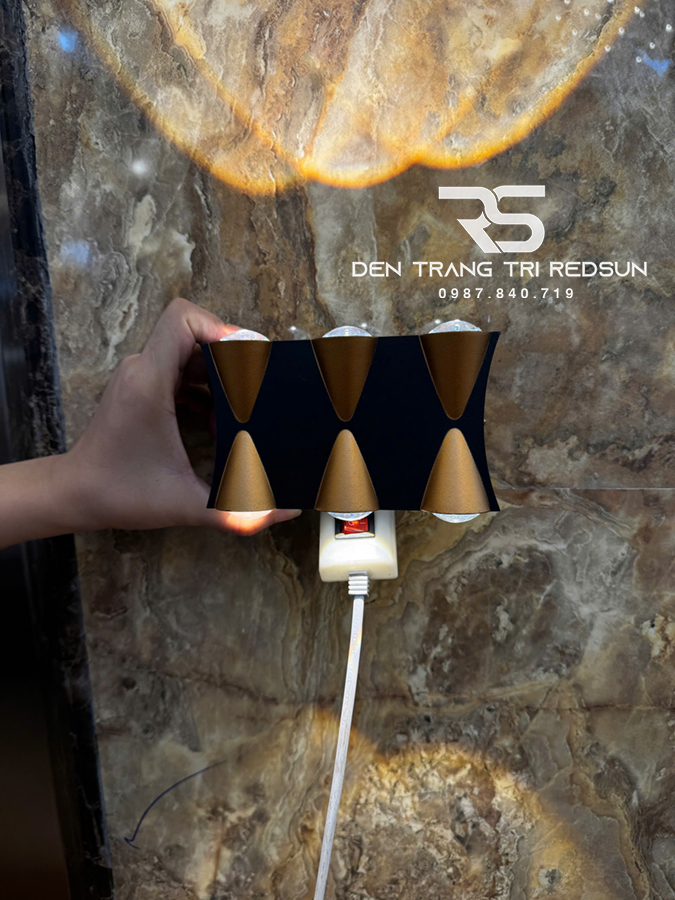Đèn tường hiện đại lắp cầu thang LT048/6