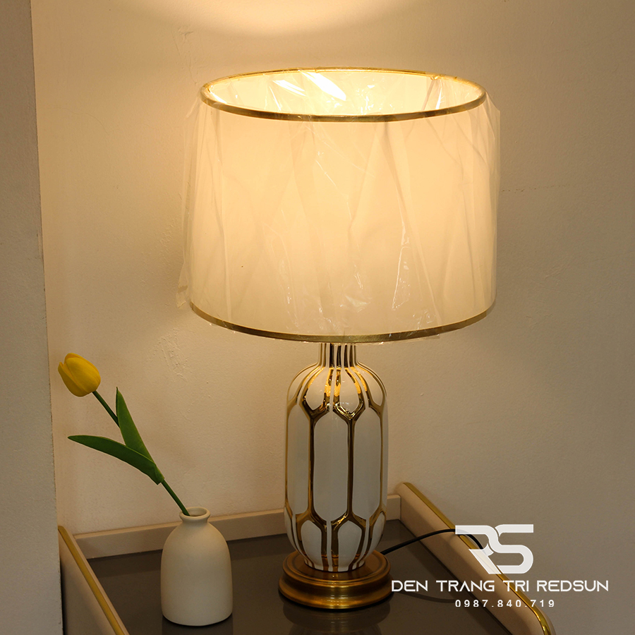 den-ban-hien-dai-db-c1975