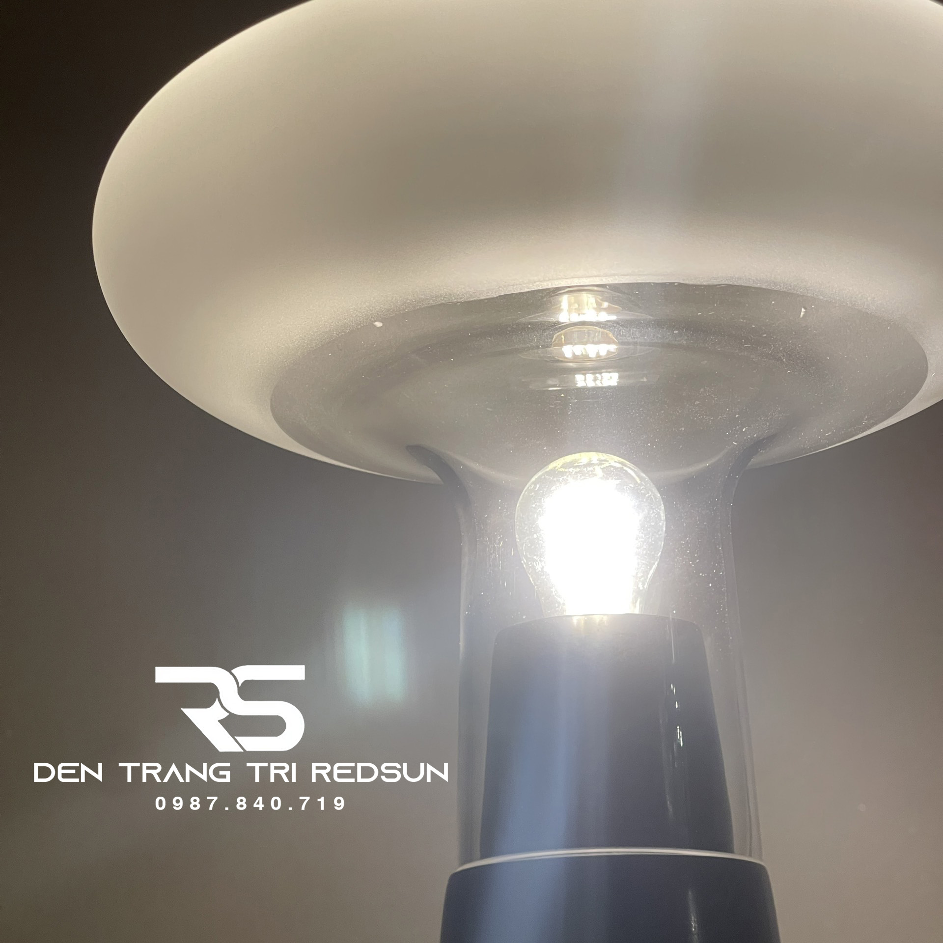 Đèn Bàn Hiện Đại Bắc Âu DB2092