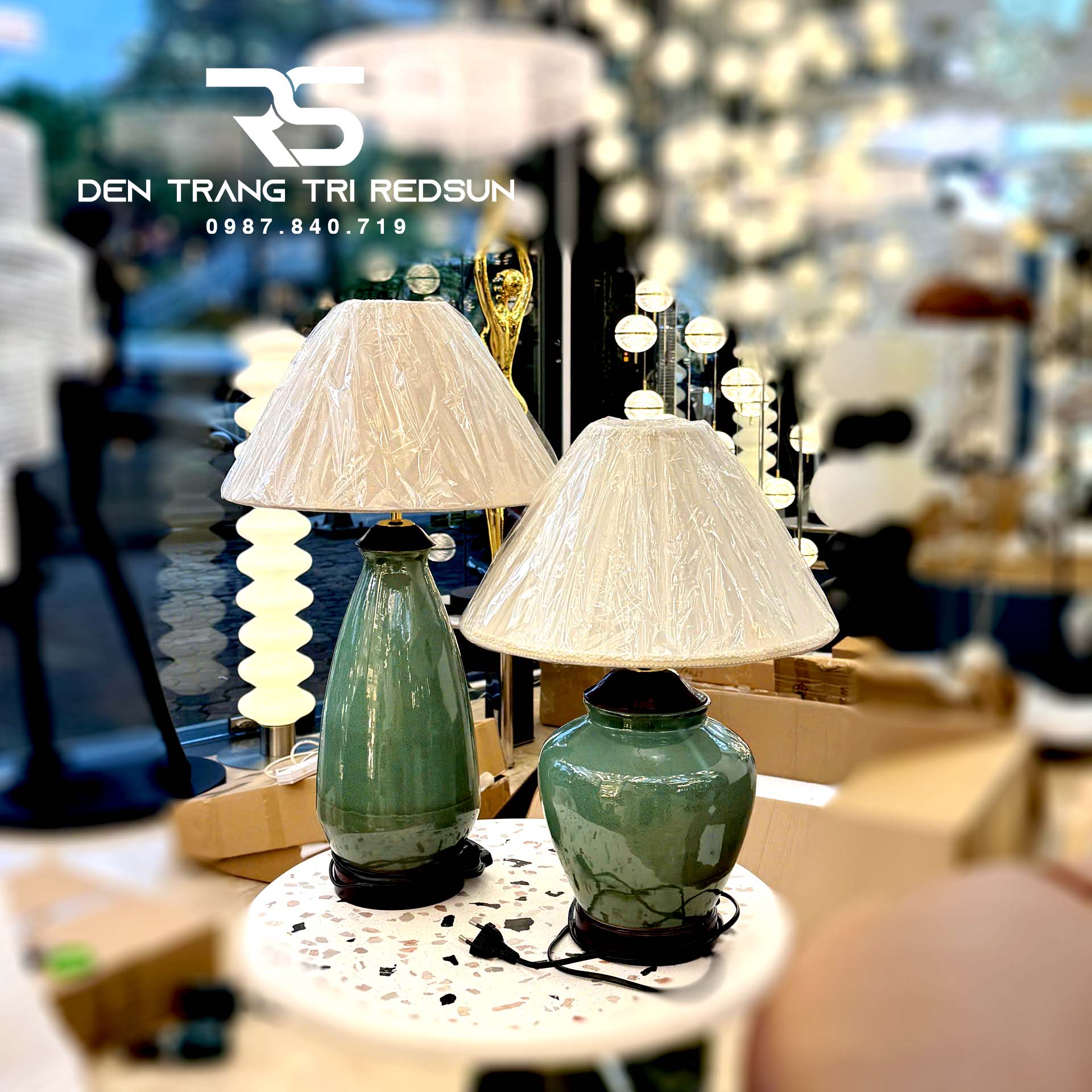 Đèn Bàn Phong Cách Indochine Thân Gốm Bát Tràng DB029