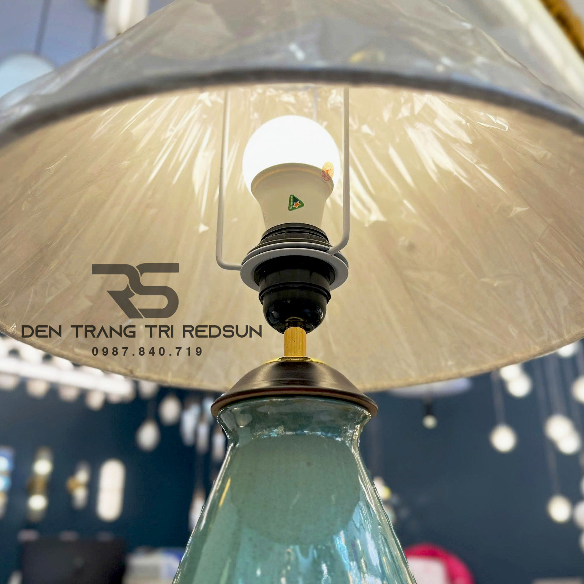 Đèn Bàn Phong Cách Indochine Thân Gốm Bát Tràng DB005