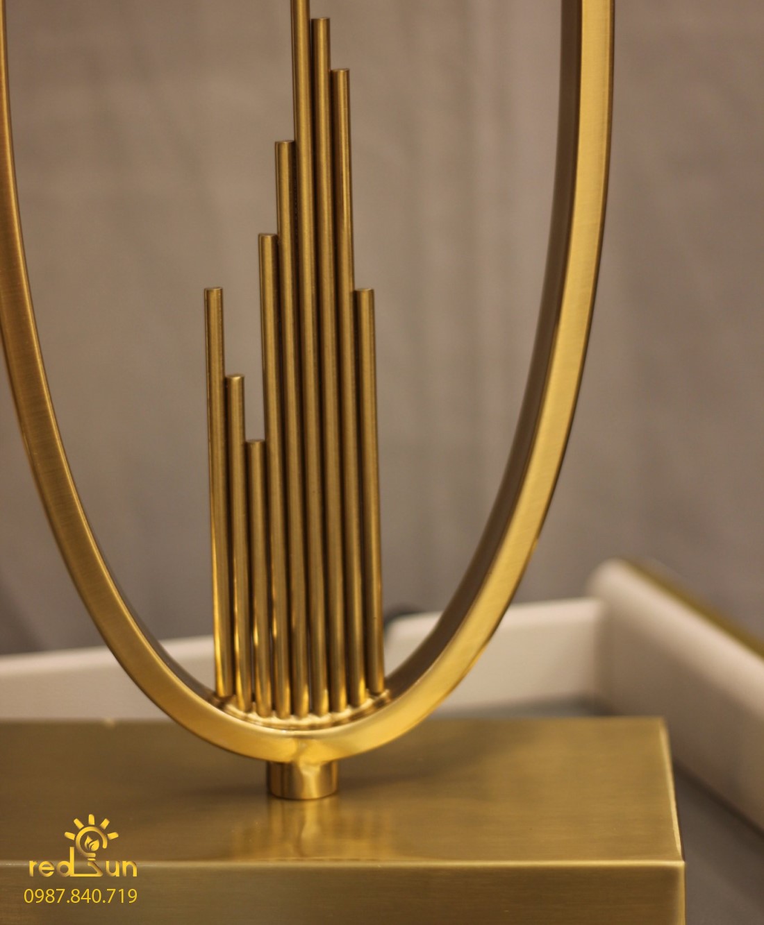 Đèn bàn hiện đại B122