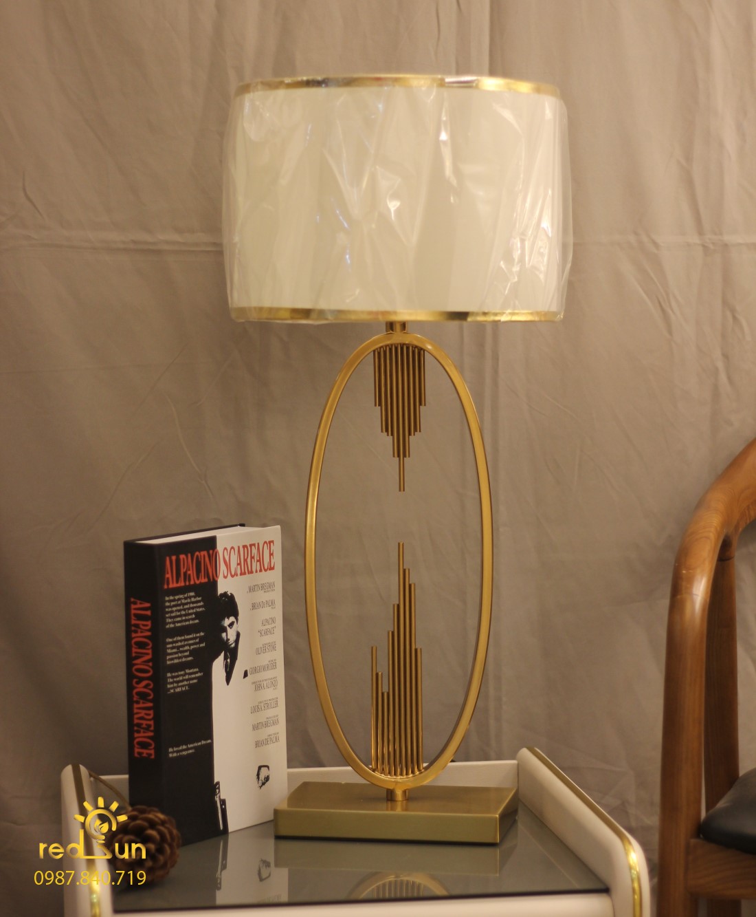 Đèn bàn hiện đại B122