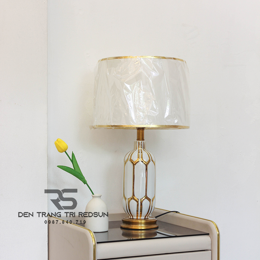 den-ban-hien-dai-db-c1975