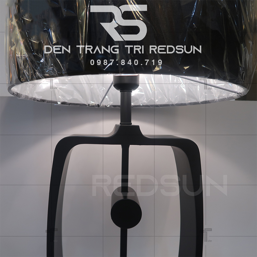 Đèn Bàn Hiện Đại Bắc Âu DB2042