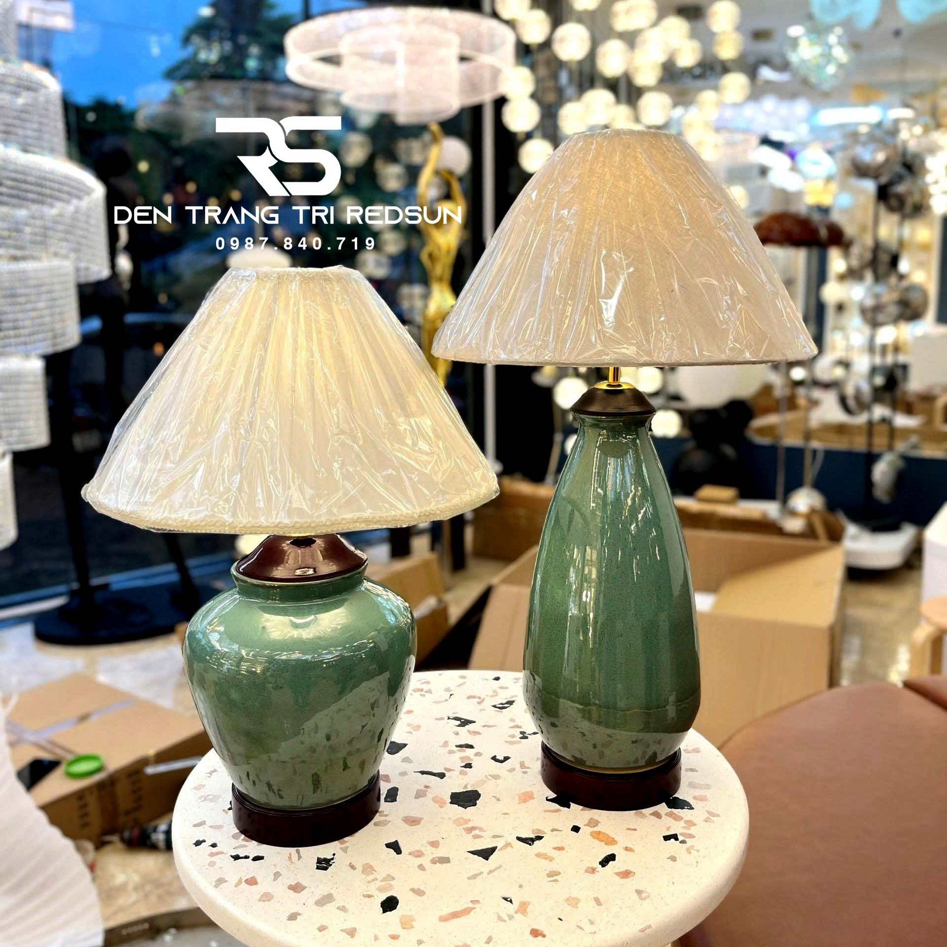 Đèn Bàn Phong Cách Indochine Thân Gốm Bát Tràng DB005