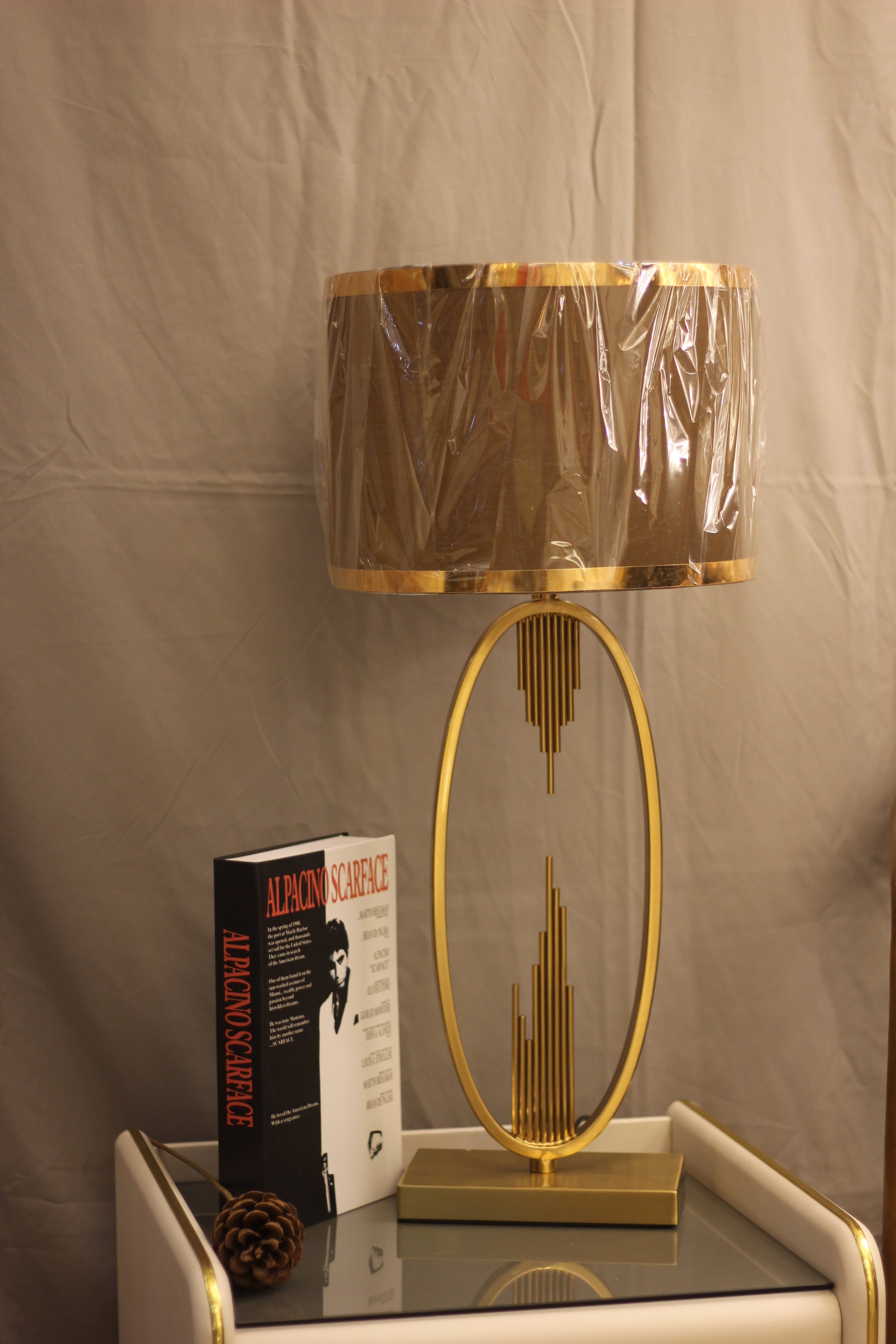 Đèn bàn hiện đại B122