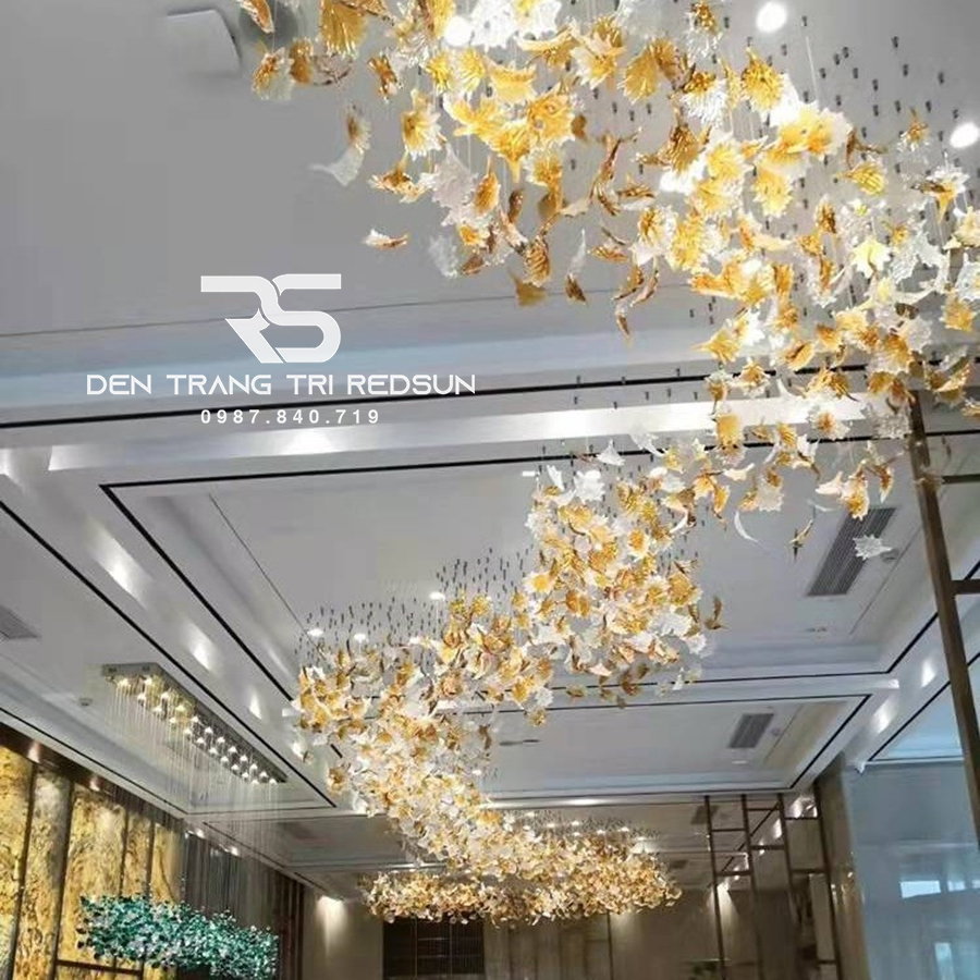 Đèn Thả Hiện Đại Lắp Phòng Khách, Sảnh Chờ, Cầu Thang Thông Tầng Lá Phong Chất Liệu Thuỷ Tinh HTK053