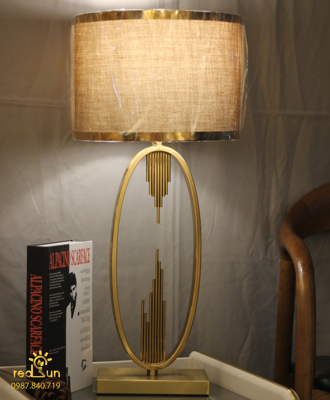 Đèn bàn hiện đại B122