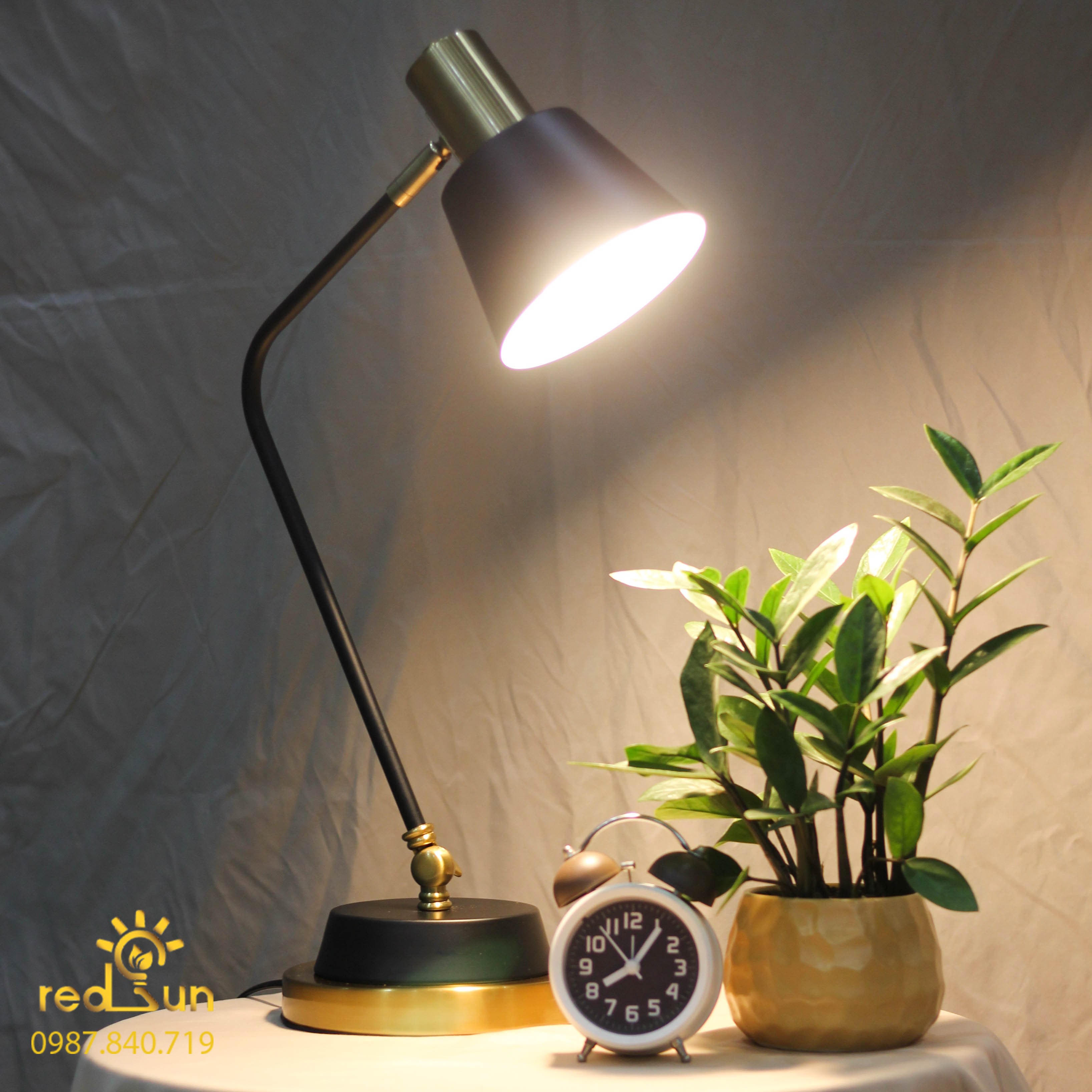 Đèn bàn hiện đại DB-C6626