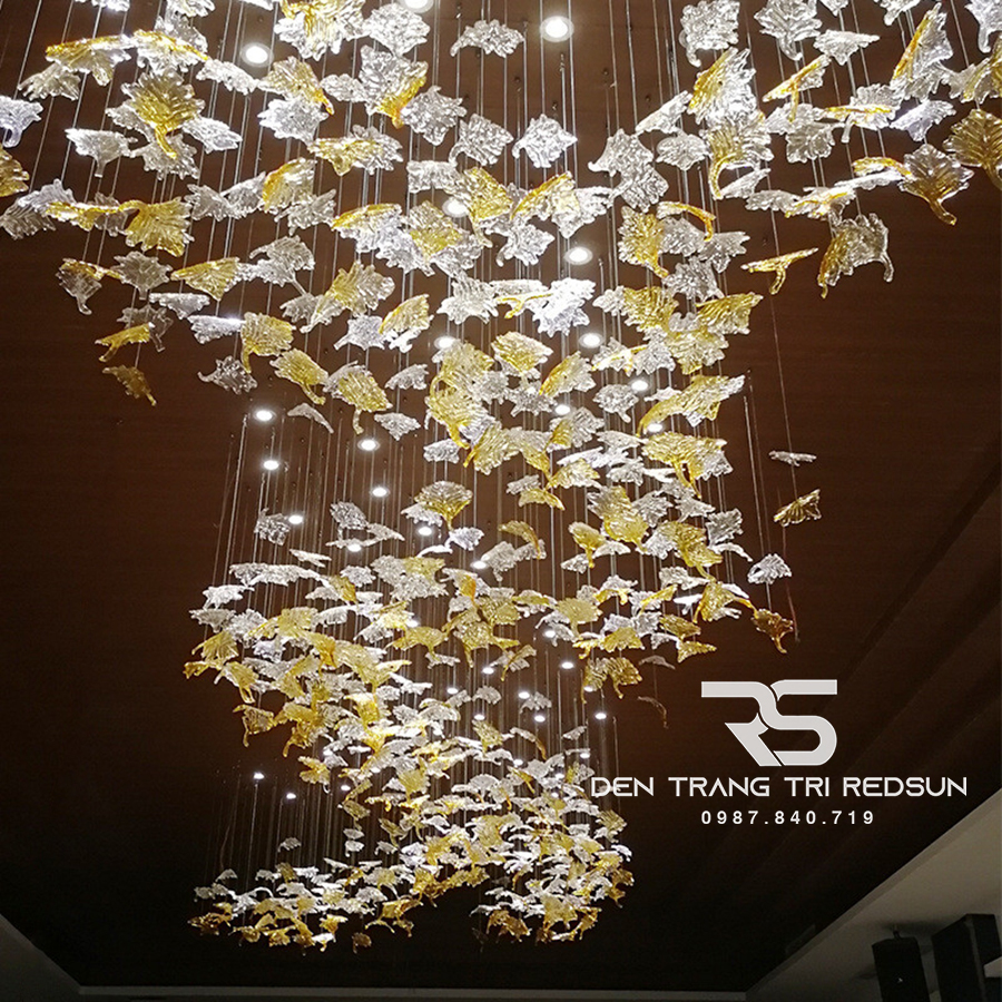 Đèn Thả Hiện Đại Lắp Phòng Khách, Sảnh Chờ, Cầu Thang Thông Tầng Lá Phong Chất Liệu Thuỷ Tinh HTK053