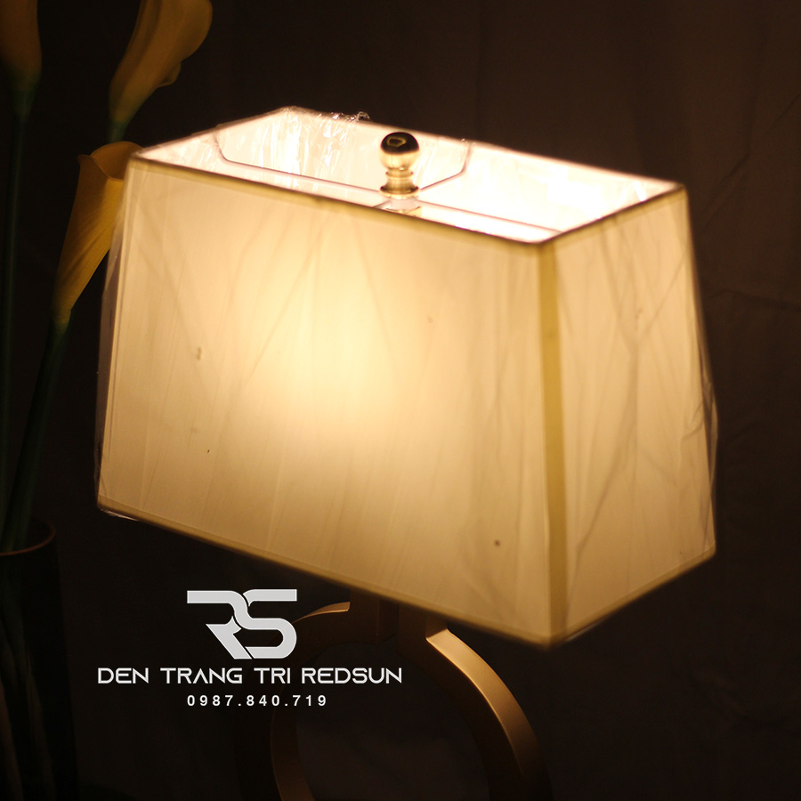Đèn Bàn Hiện Đại Bắc Âu DB2068