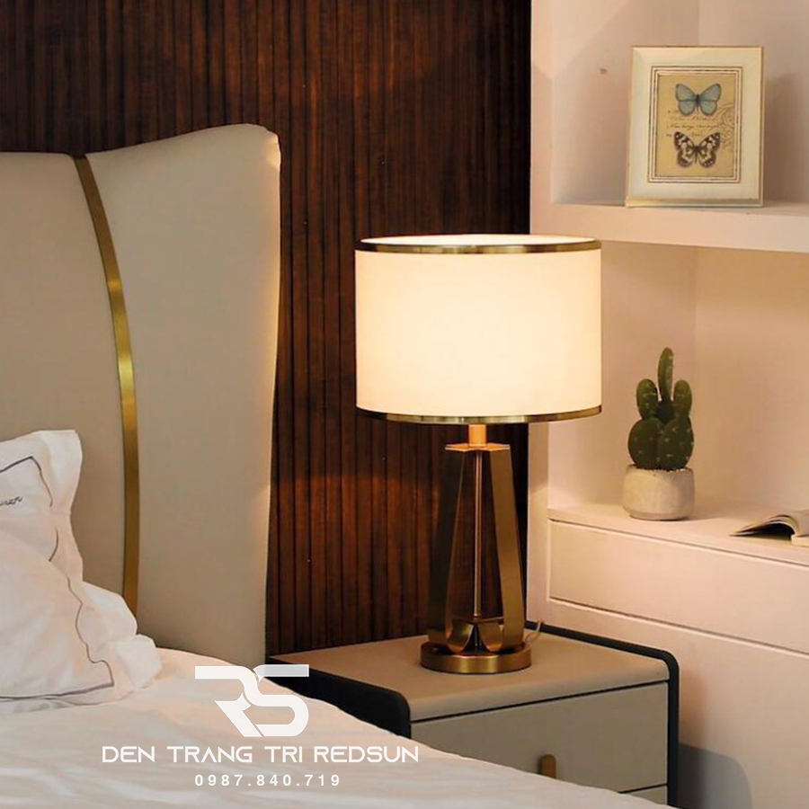 Đèn Bàn Hiện Đại Bắc Âu DB2072