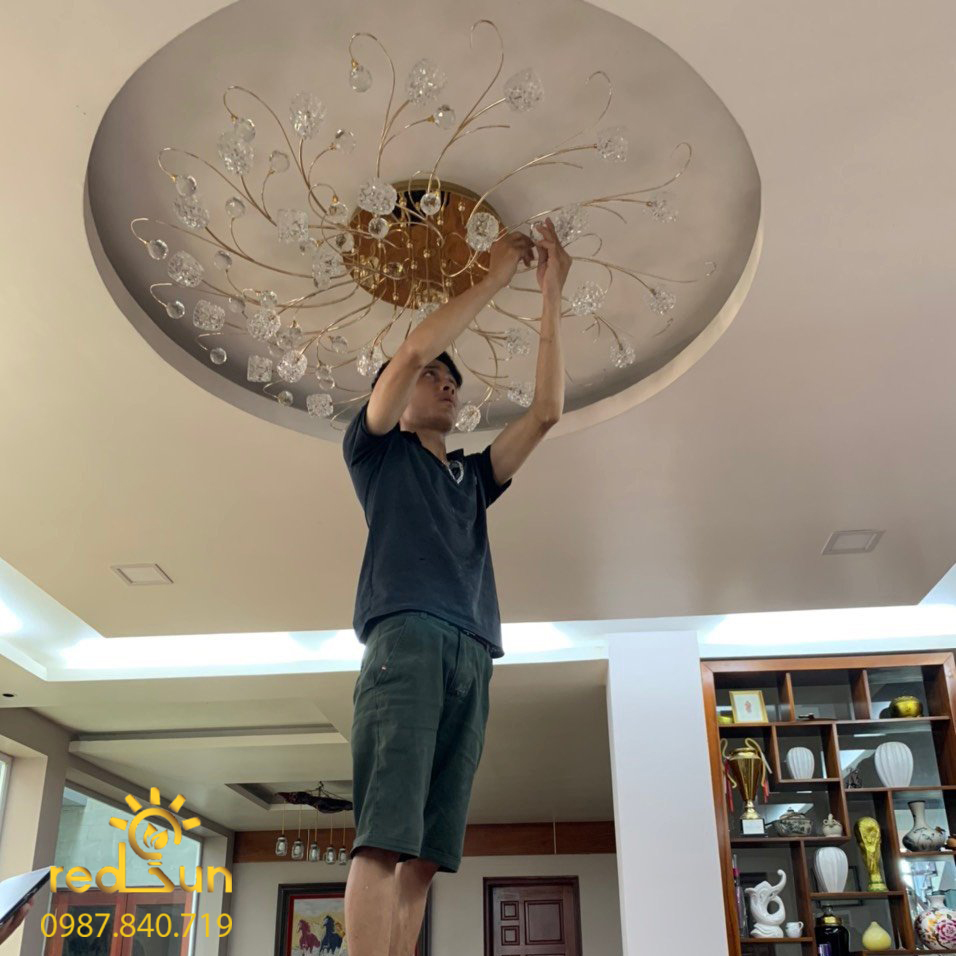 Mâm ốp trần dáng tròn bông pha lê OP-007