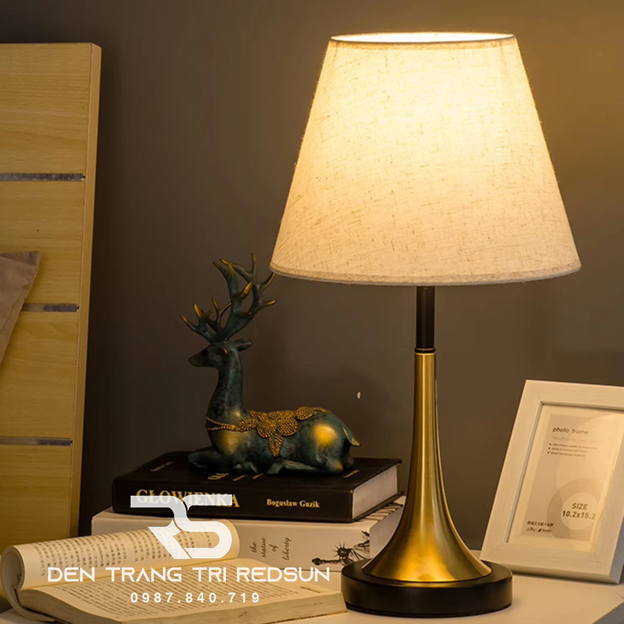 Đèn Bàn Hiện Đại B142