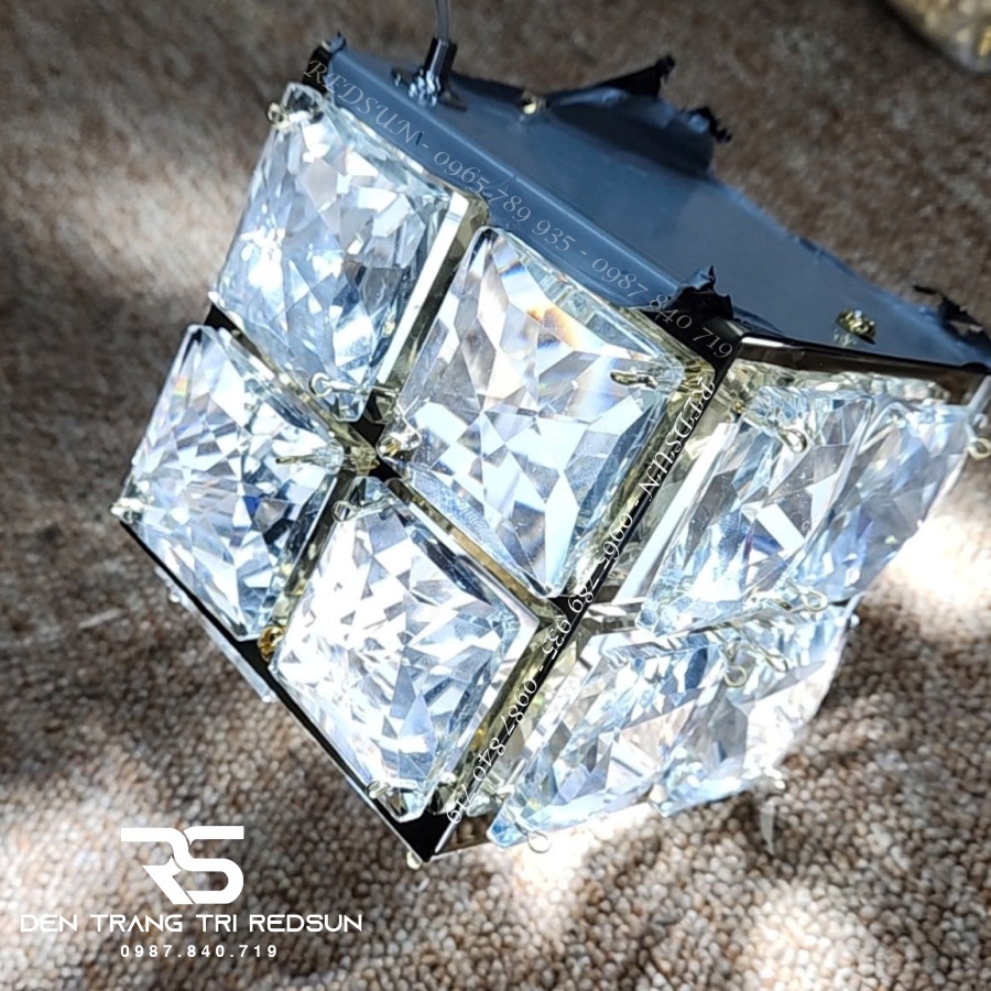 Đèn Thả Trần Lắp Phòng Khách, Phòng Ngủ, Thông Tầng Cầu Thang Hiện Đại Chất Liệu Pha Lê HTK070