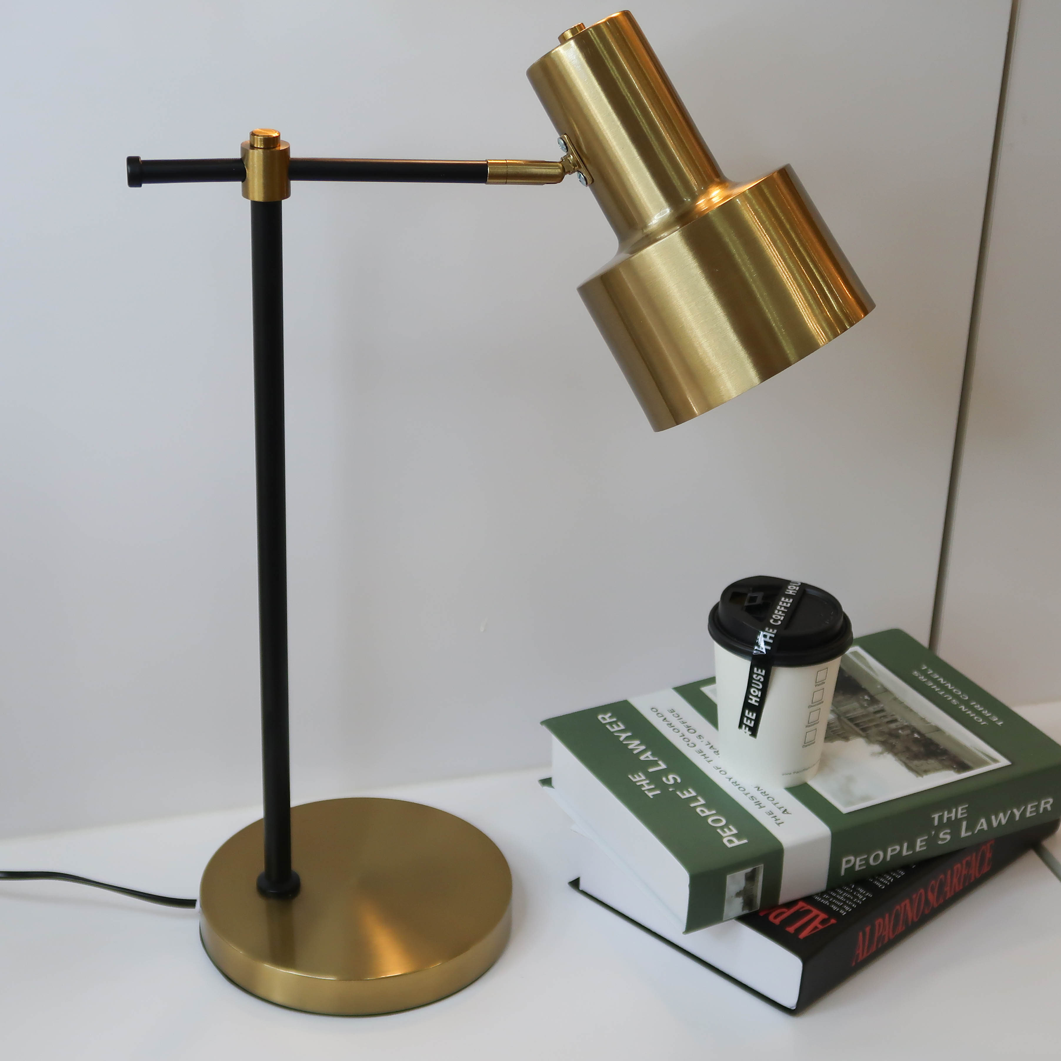 Đèn Bàn Hiện Đại Bắc Âu B127