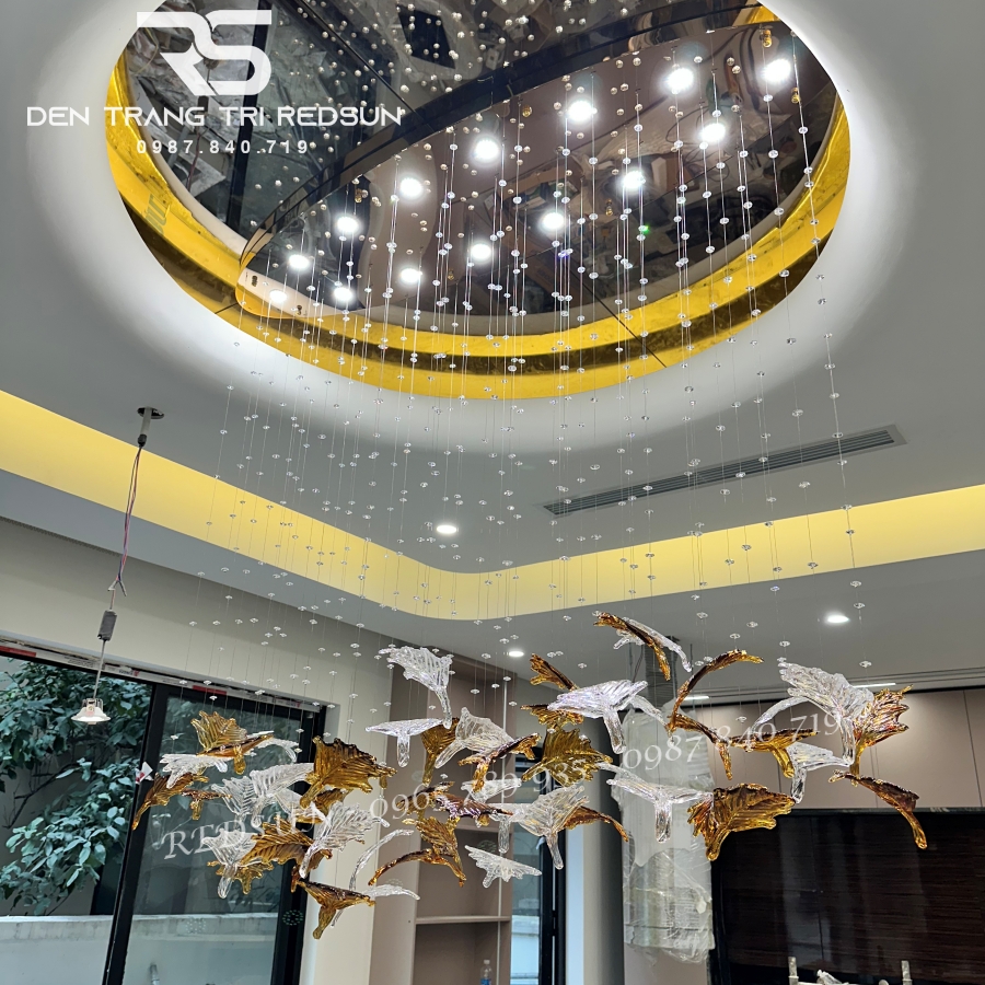Đèn Thả Hiện Đại Lắp Phòng Khách, Sảnh Chờ, Cầu Thang Thông Tầng Lá Phong Chất Liệu Thuỷ Tinh HTK053