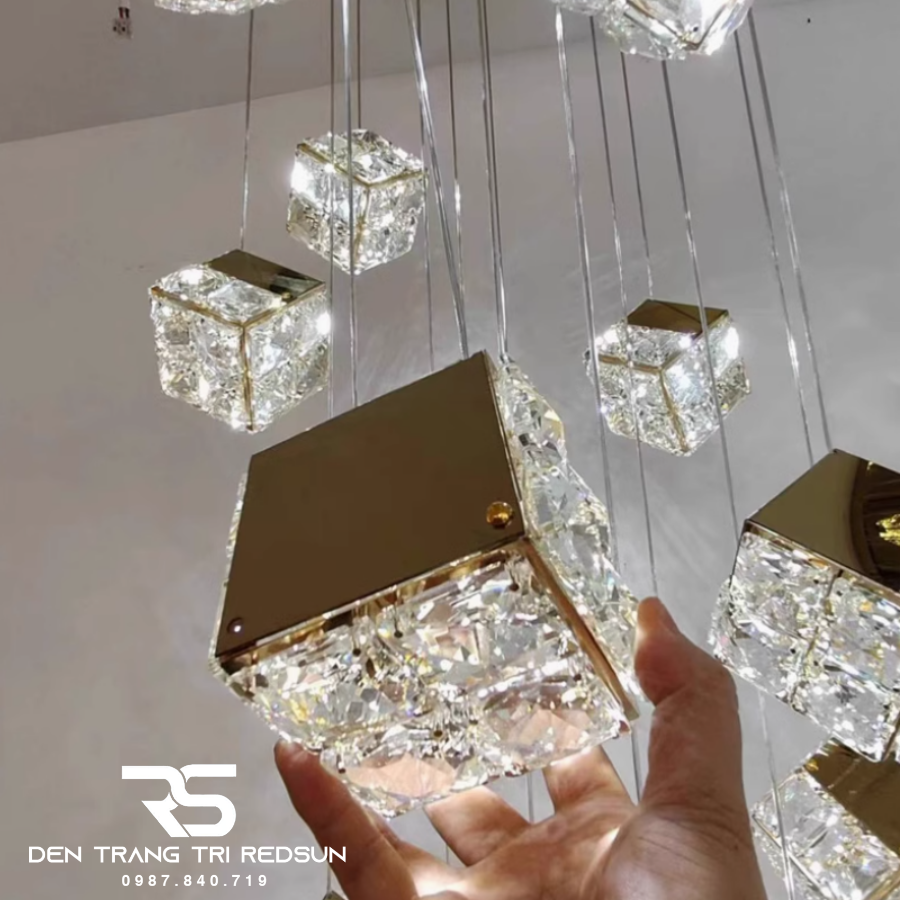 Đèn Thả Trần Lắp Phòng Khách, Phòng Ngủ, Thông Tầng Cầu Thang Hiện Đại Chất Liệu Pha Lê HTK070