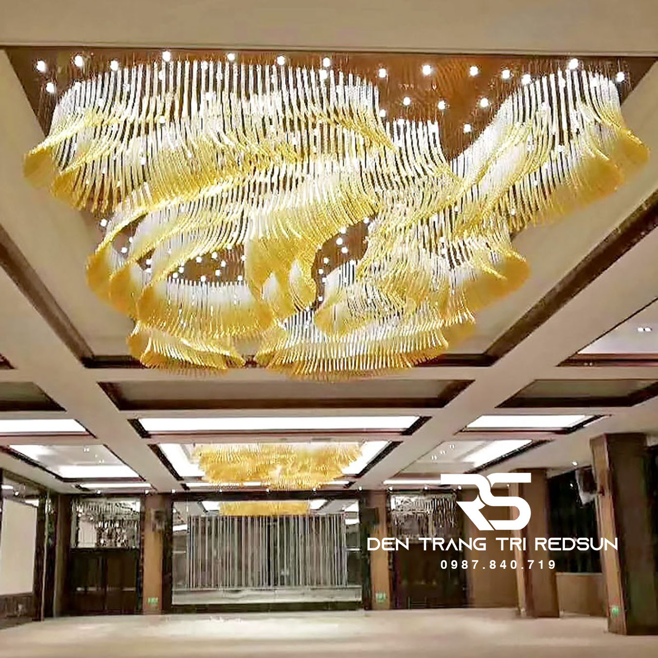 Đèn Chùm Sảnh Khách Sạn, Nhà Hàng, Phòng Tiệc Cao Cấp Phong Cách Hiện Đại Chất Liệu Thủy Tinh HTK-NK003