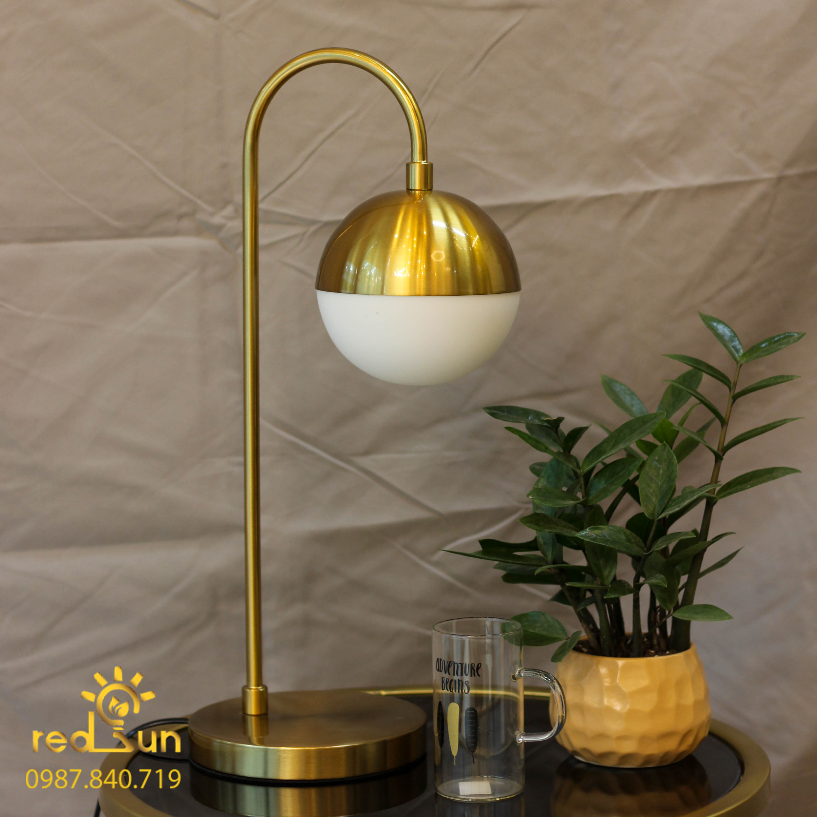 Đèn bàn hiện đại B123