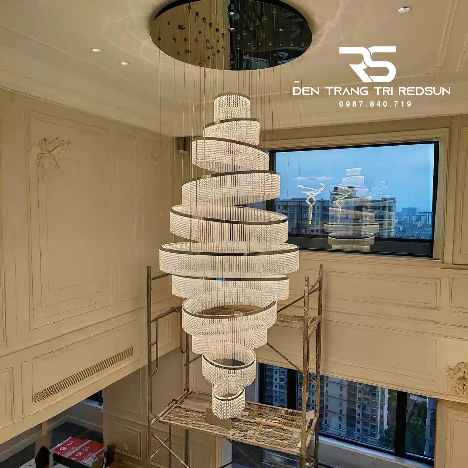 Đèn Chùm Pha Lê Lắp Thông Tầng, Sảnh Khách Sạn Phong Cách Bắc Âu Hiện Đại DCP-014