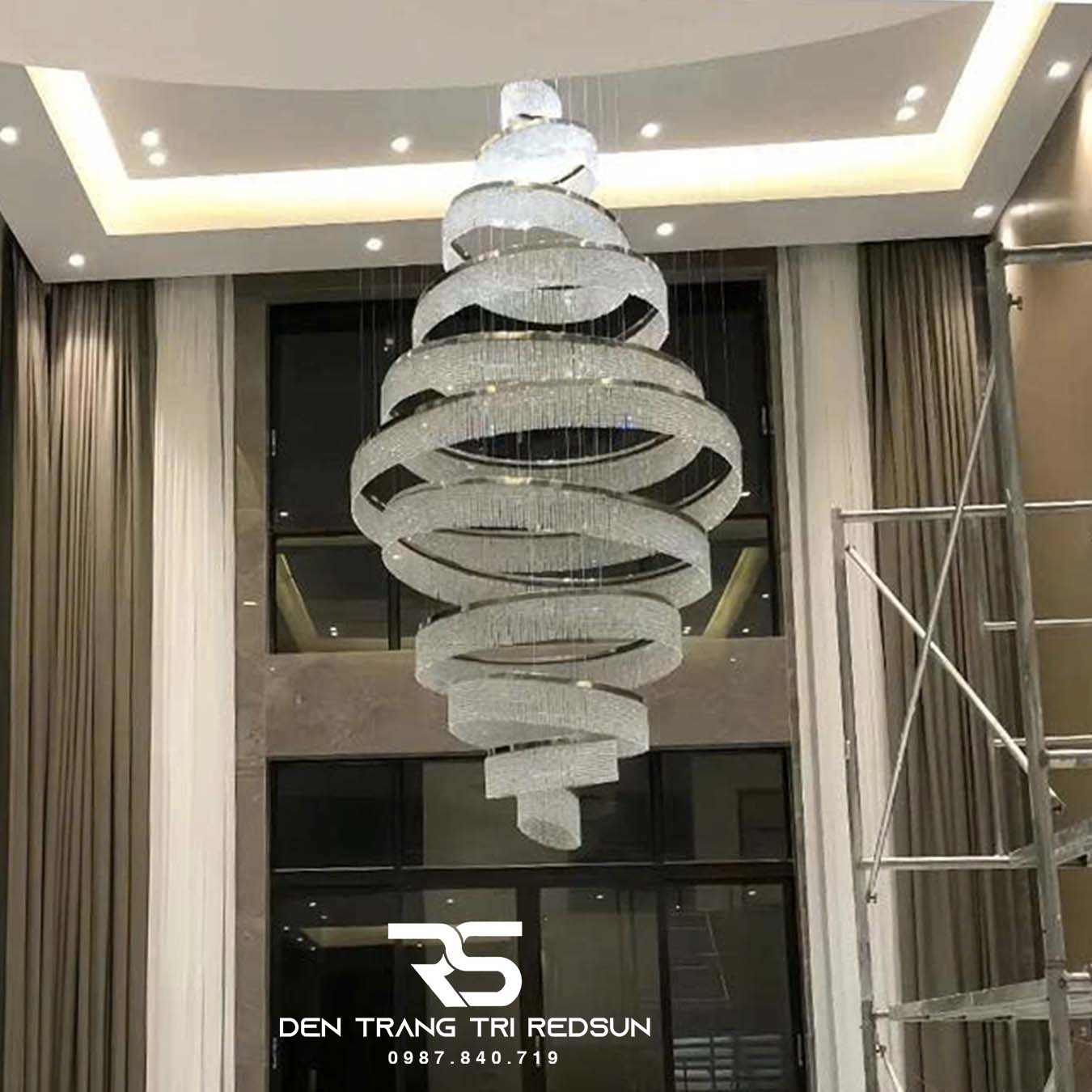 Đèn Chùm Pha Lê Lắp Thông Tầng, Sảnh Khách Sạn Phong Cách Bắc Âu Hiện Đại DCP-014