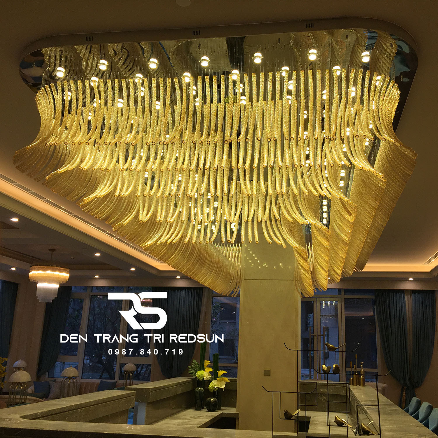 Đèn Chùm Sảnh Khách Sạn, Nhà Hàng, Phòng Tiệc Cao Cấp Phong Cách Hiện Đại Chất Liệu Thủy Tinh HTK-NK003