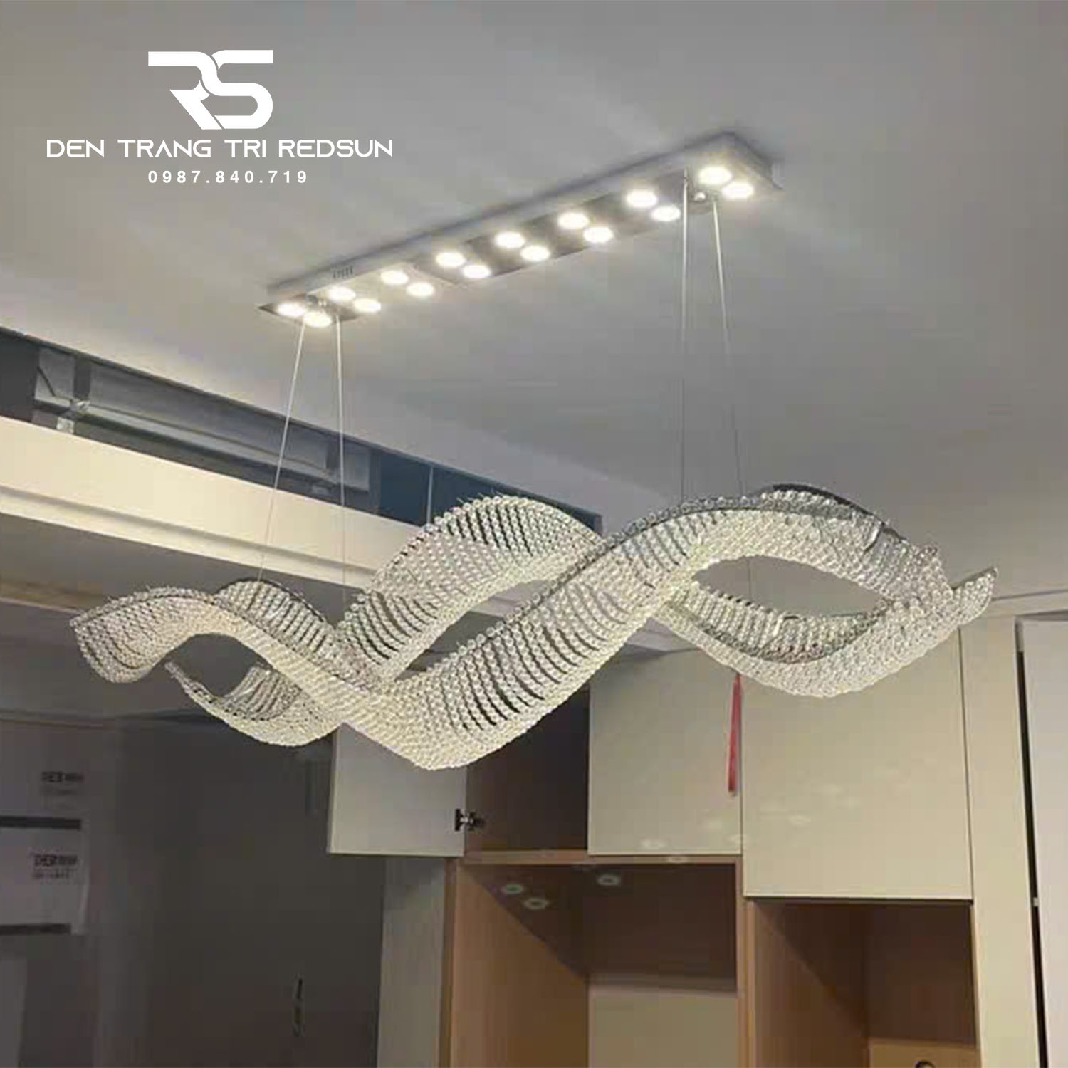 Đèn Chùm Pha Lê Thả Bàn Ăn, Bàn Đảo Hiện Đại Phong Cách Bắc Âu Lượn Sóng DCP-013