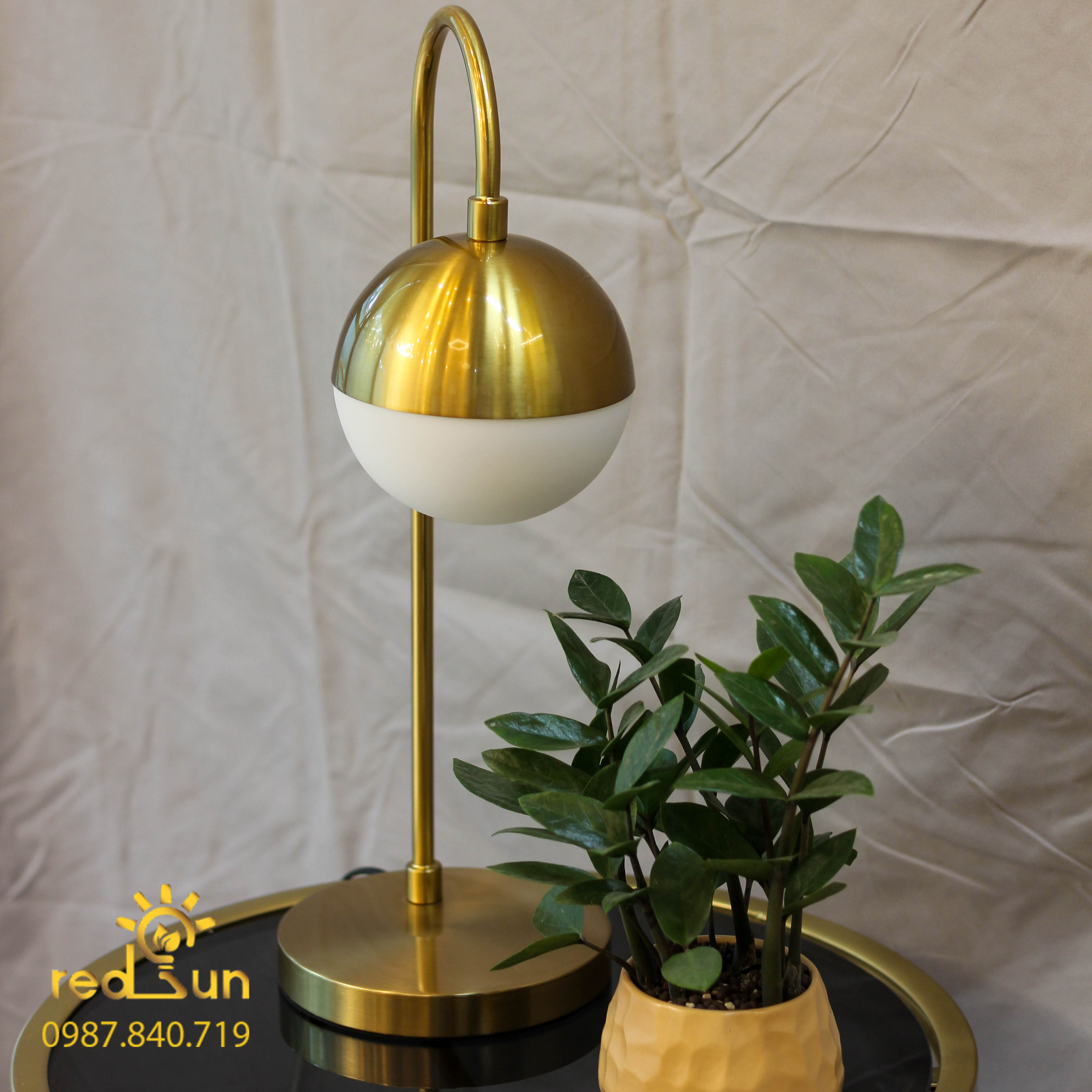 Đèn bàn hiện đại B123